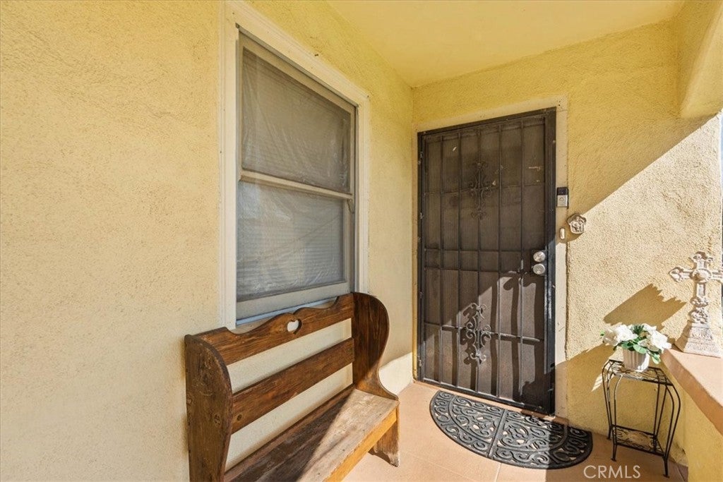 7715 Whitsett