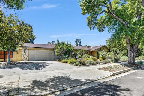 Photo of 17512 Gledhill Street, Northridge, CA 91325 (MLS # SR26094521)