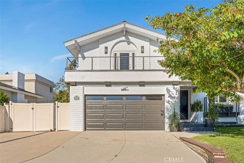 Photo of 8167 Dartmoor Drive Dr, Huntington Beach, CA 92646 (MLS # OC25261763)