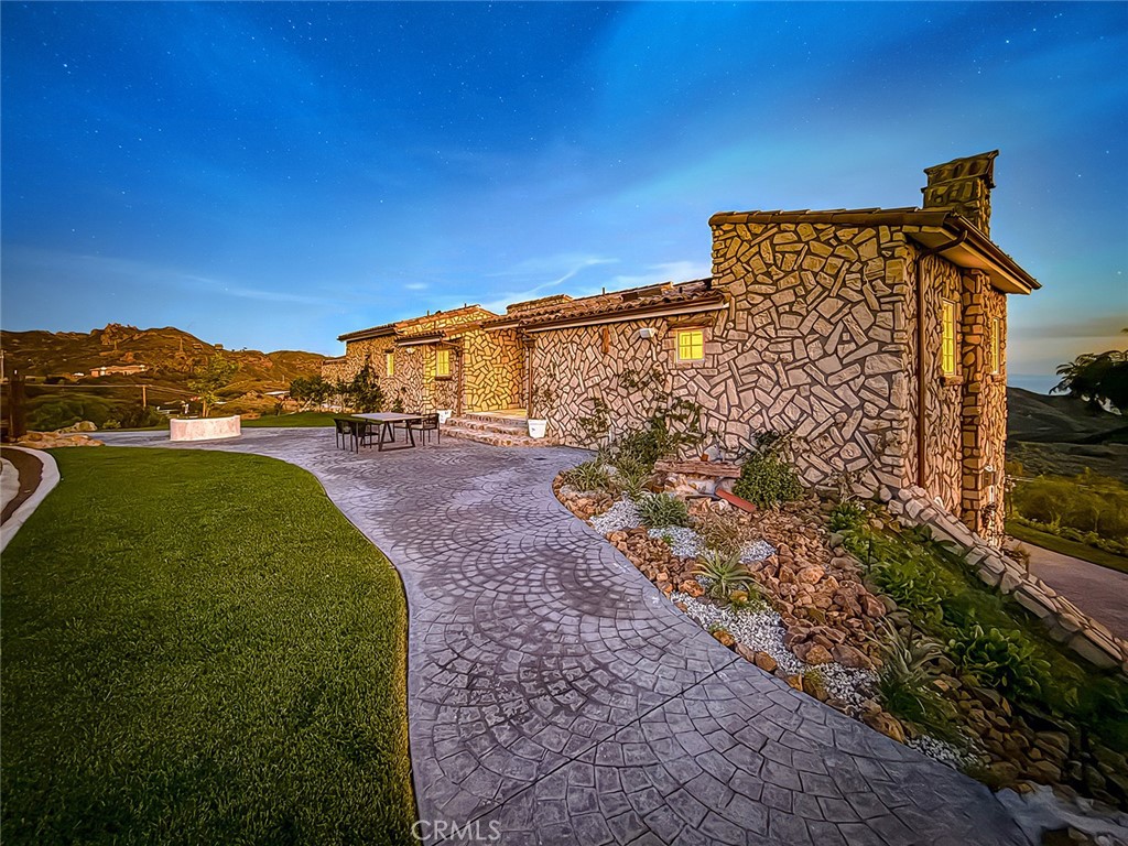 33239 mulholland highway