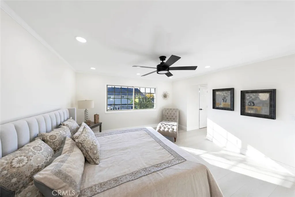 Huntington Beach, California 92647, United States, 4 Bedrooms Bedrooms, ,3 BathroomsBathrooms,Residential,Active,240310