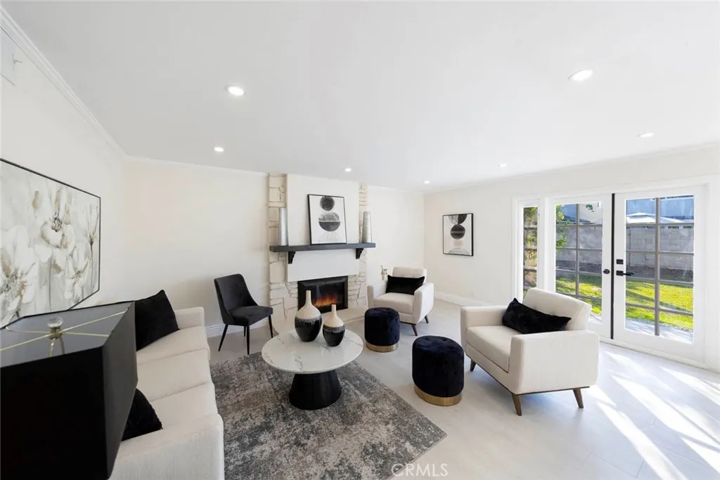 Huntington Beach, California 92647, United States, 4 Bedrooms Bedrooms, ,3 BathroomsBathrooms,Residential,Active,240310