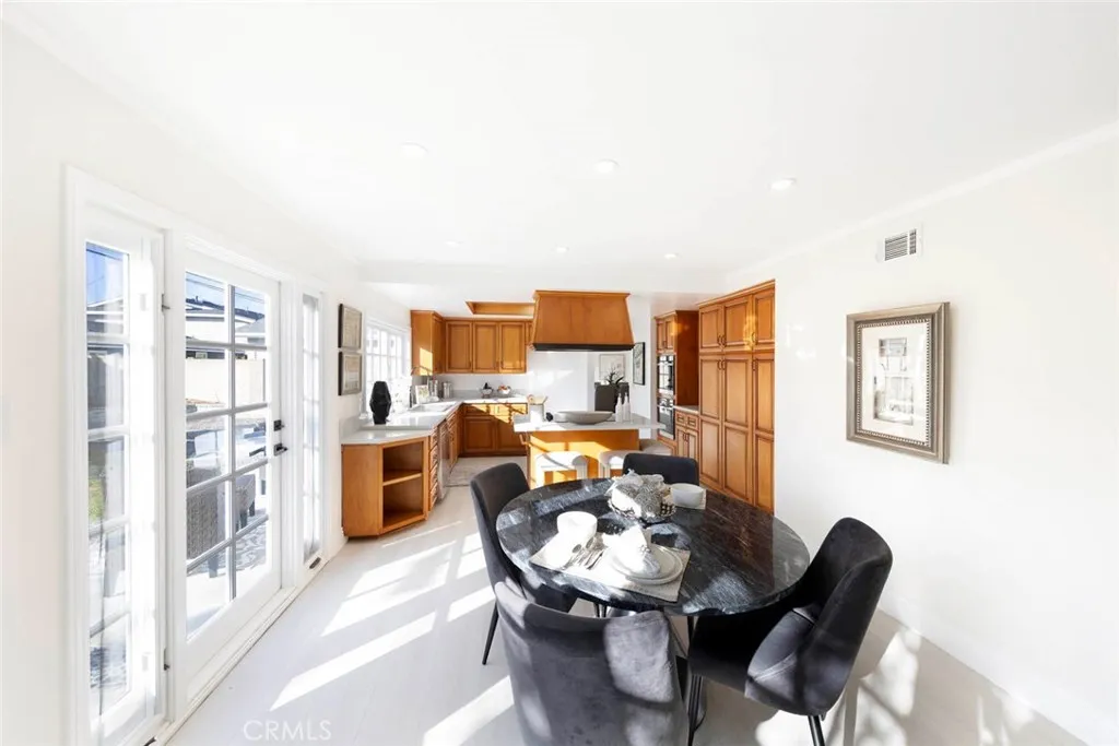 Huntington Beach, California 92647, United States, 4 Bedrooms Bedrooms, ,3 BathroomsBathrooms,Residential,Active,240310