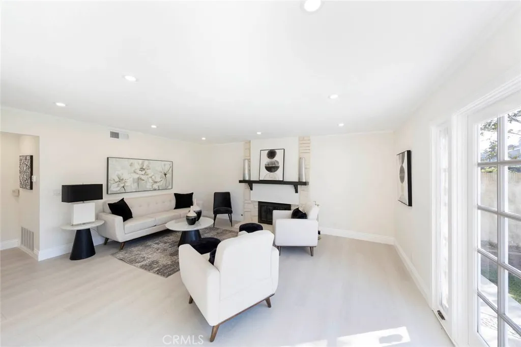 Huntington Beach, California 92647, United States, 4 Bedrooms Bedrooms, ,3 BathroomsBathrooms,Residential,Active,240310