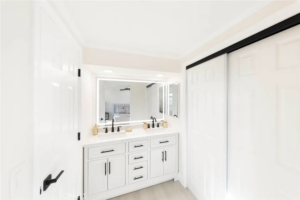 Huntington Beach, California 92647, United States, 4 Bedrooms Bedrooms, ,3 BathroomsBathrooms,Residential,Active,240310