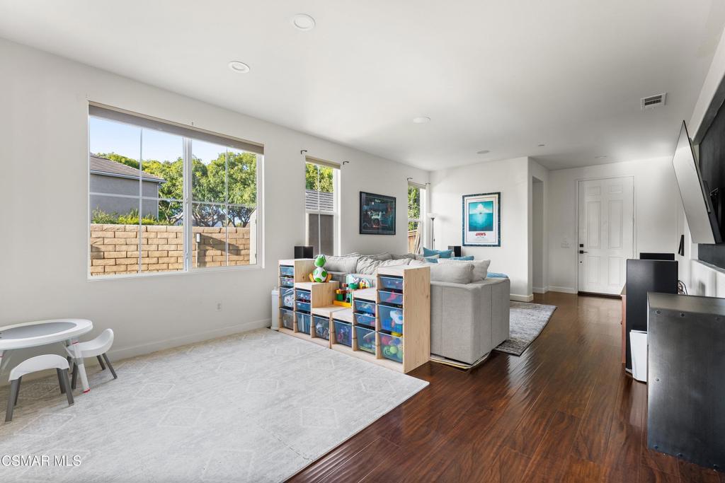 957 Entrada Drive