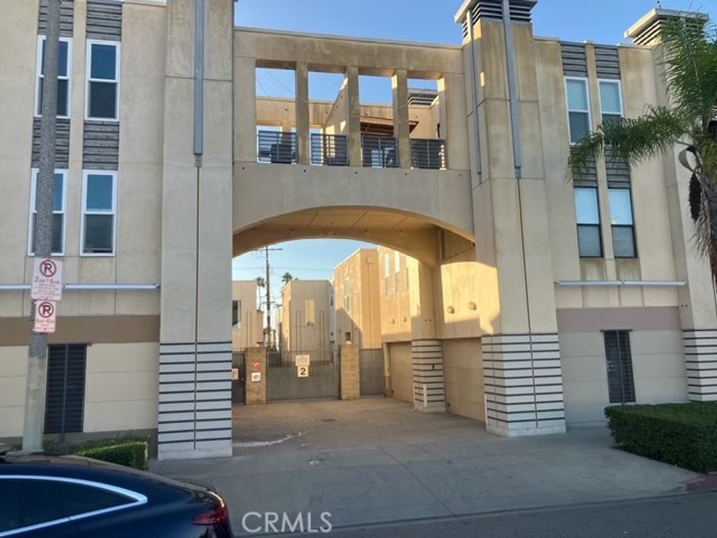 Photo of 8021 S VERMONT Avenue #24, Los Angeles, CA 90044 (MLS # PW25241665)
