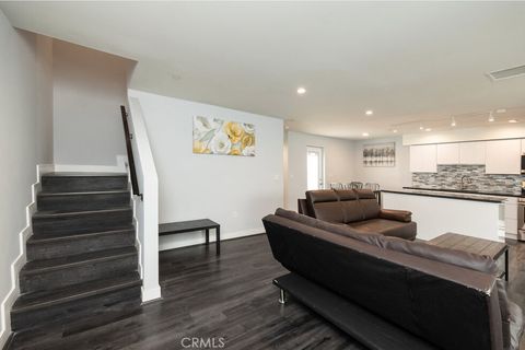 Photo of 2651 S Hobart Boulevard #9, Los Angeles, CA 90018 (MLS # OC25256245)