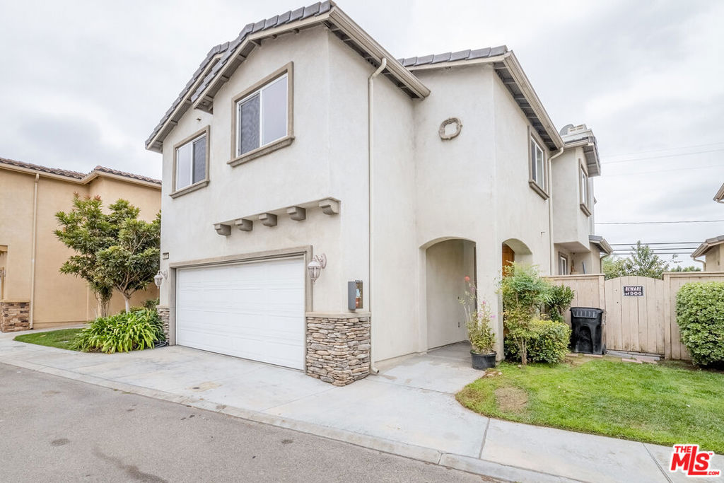 Beautiful home in Downey, located within a gated community. Gorgeous kitchen with granite counter tops. Great open floor plan with spacious living room that connects to the kitchen and dining. Has 4 spacious bedrooms and large master bedroom with walk in closet, central A/C, formal dining room and attached 2 car garage. Property is being sold AS-IS. Must see!!