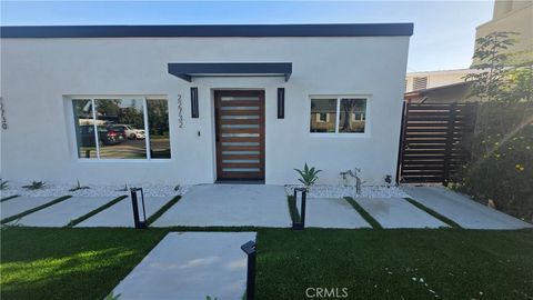 Photo of 22732 Mariano Street, Woodland Hills, CA 91367 (MLS # SR26060771)