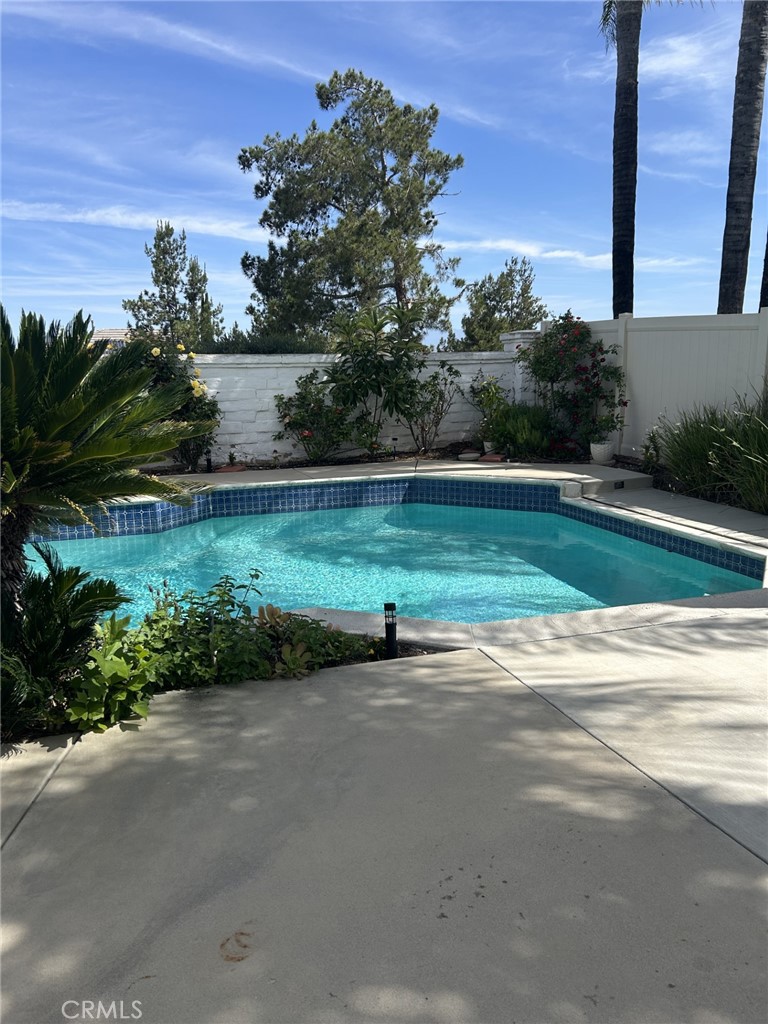 45233 Camino Monzon