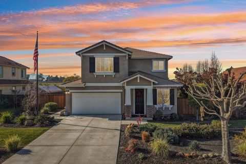 Photo of 165 Little Ranch Cir, Oakley, CA 94561 (MLS # 41121488)
