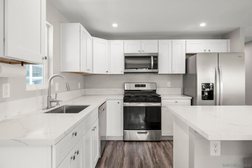 1145 E Barham Dr SPC 145