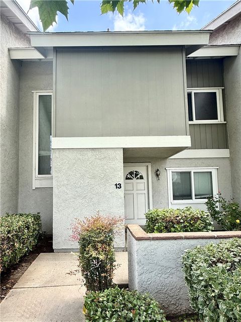Photo of 13 Sunflower, Irvine, CA 92604 (MLS # PW26105029)