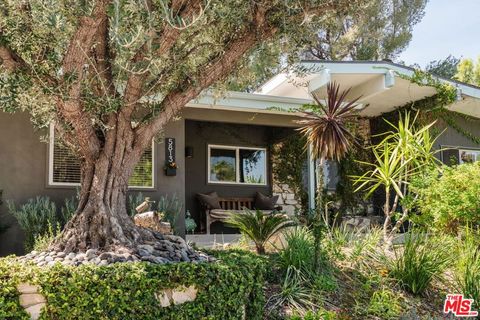 5813 El Canon Avenue Woodland Hills CA 91367