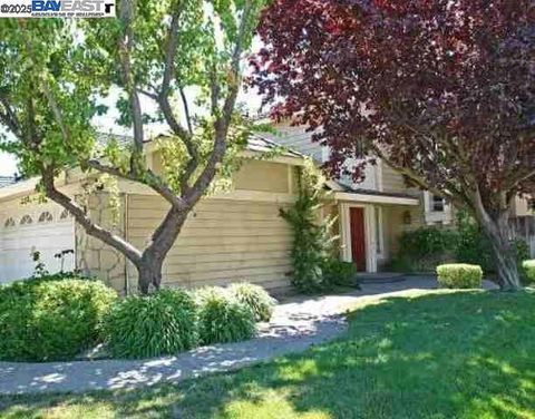 Photo of 6084 VIA DE LOS CERROS, Pleasanton, CA 94566 (MLS # 41119558)