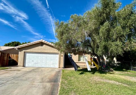 Photo of 161 Eunice Circle, Blythe, CA 92225 (MLS # 219118381DA) Photo of 161 Eunice Circle, Blythe, CA 92225 (MLS # 219118381DA)