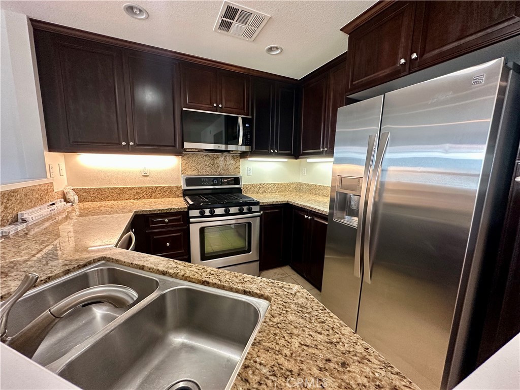 Light and Bright Townhome in the prestigious Woodbury East Community. Built by William Lyon Homes this gorgeous family home offers a dual master configuration each with ensuite bathrooms and spacious walk in closets. Relax on the private gated courtyard for a weekend BBQ or take a quick stroll to one of two sparkling community pools. The kitchen features granite counter tops, dark wood cabinets and stainless steel appliances. Other features include, laminate wood floors, large 2 car attached garage and laundry room! This home has it all! The community boasts state of the art amenities as well; Two pools, spa, private tot lots, large park areas, Fitness Center, Community BBQs (Gas and Charcoal), Private tennis and Basketball courts. Situated near Woodbury Elementary, Jeffery Trail Middle School, and Irvine High.