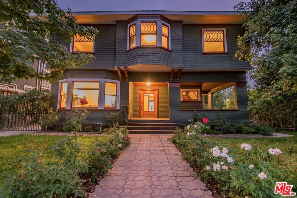Photo of 2057 S Oxford Avenue, Los Angeles, CA 90018 (MLS # 25592689)