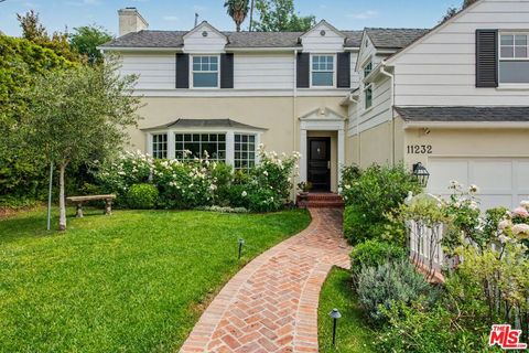 Photo of 11232 Cashmere Street, Los Angeles, CA 90049 (MLS # 26716433)