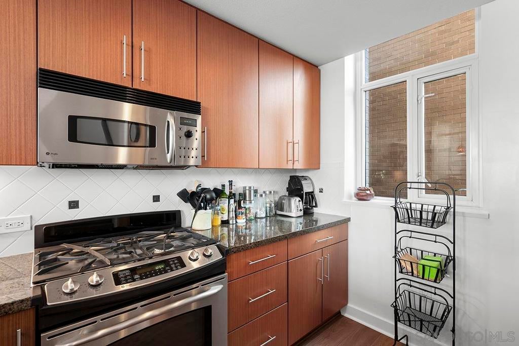 325 7Th Ave 211