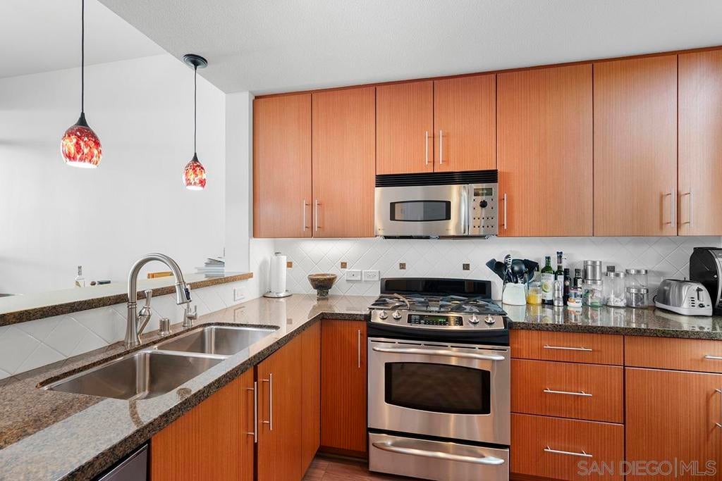 325 7Th Ave 211