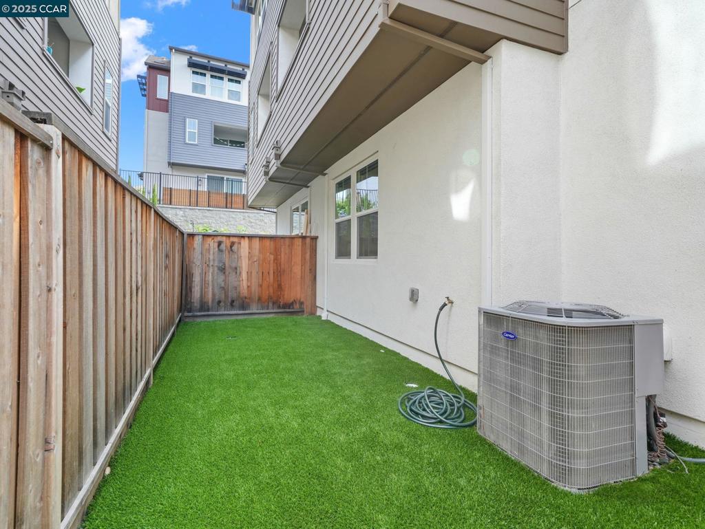 HAY HILLS - Residential