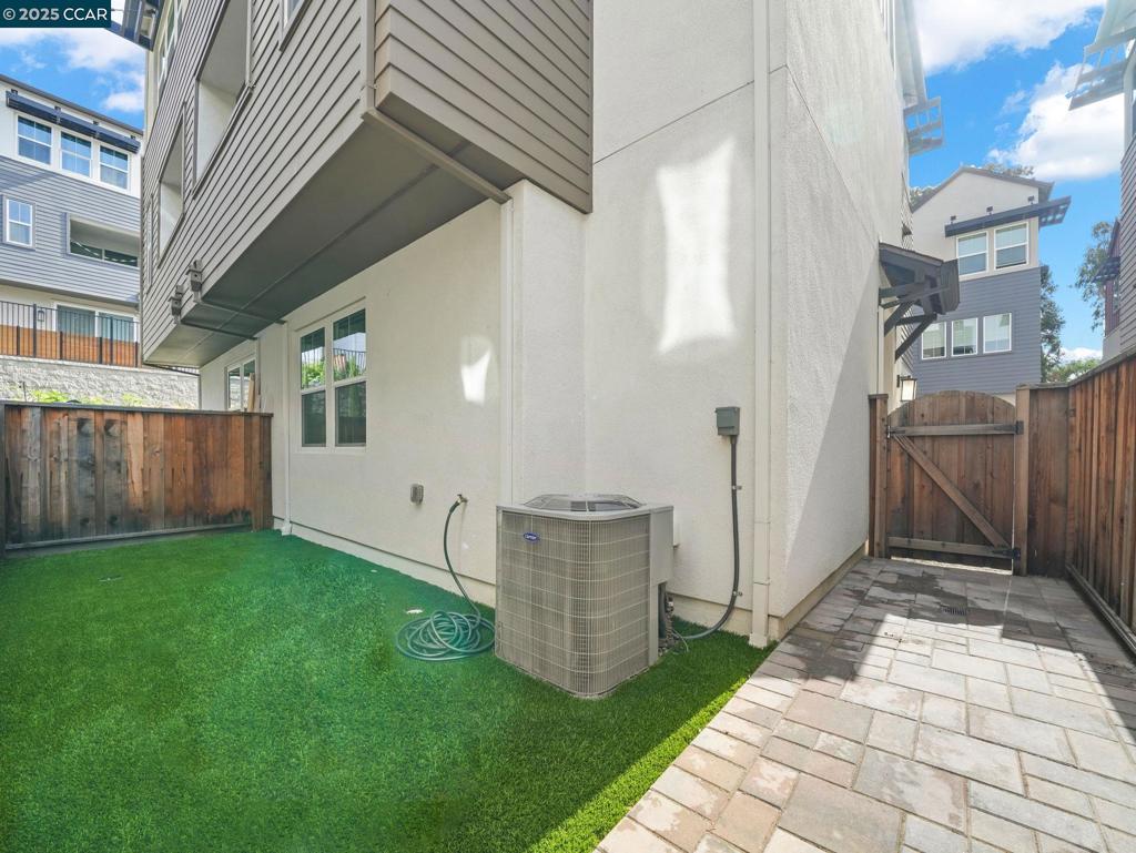 HAY HILLS - Residential