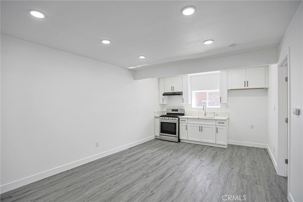 440 W Holt