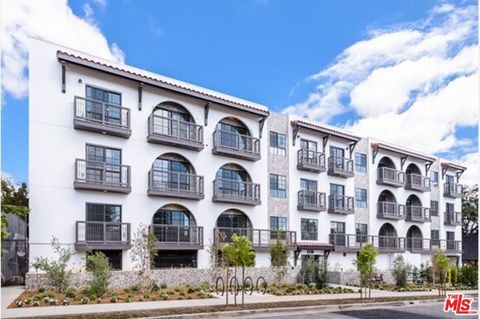 Photo of 1338 N Formosa Avenue #ph6, Los Angeles, CA 90046 (MLS # 26650661)