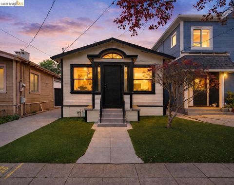 Photo of 1004 39Th St St, Oakland, CA 94608 (MLS # 41126165)