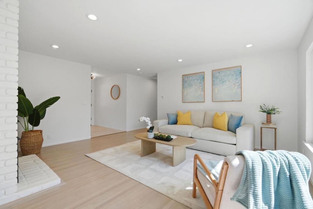 4886 Clarendon Drive