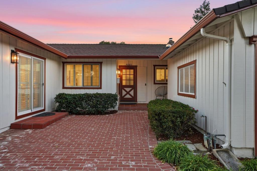 4886 Clarendon Drive