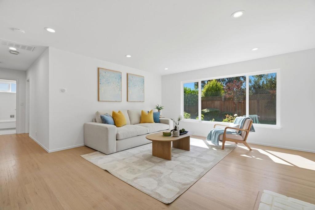 4886 Clarendon Drive