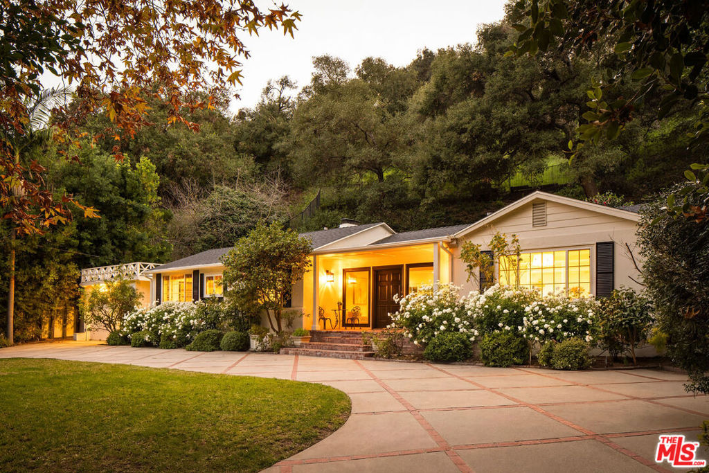 2533 Benedict Canyon Drive