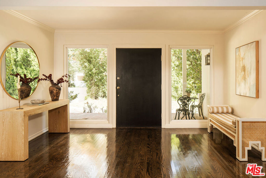 2533 Benedict Canyon Drive