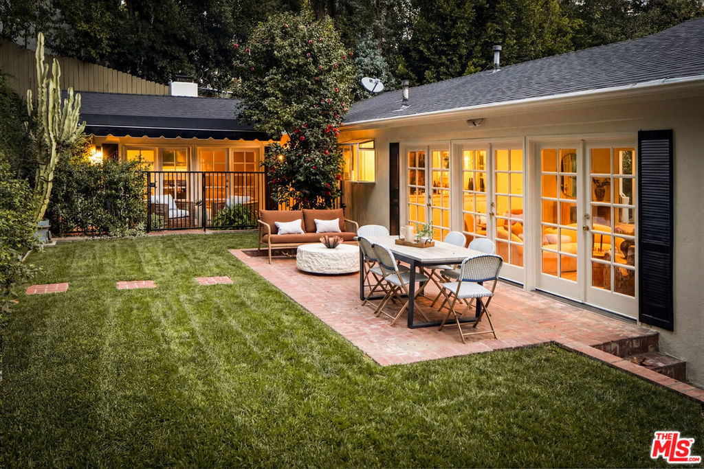 2533 Benedict Canyon Drive