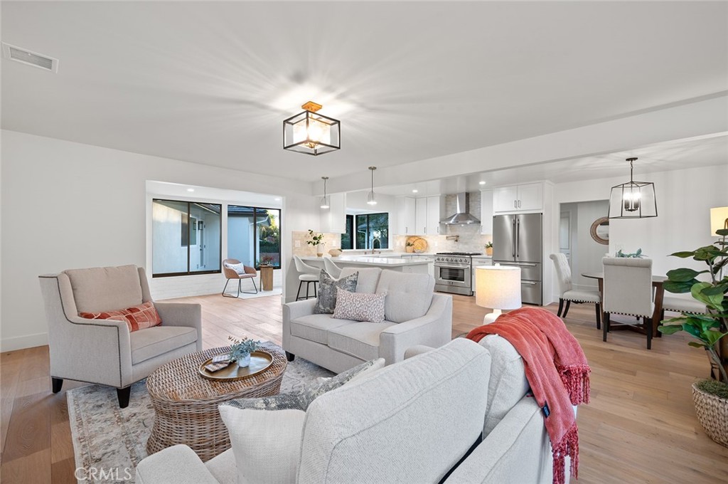 1985 Highland Oaks Drive