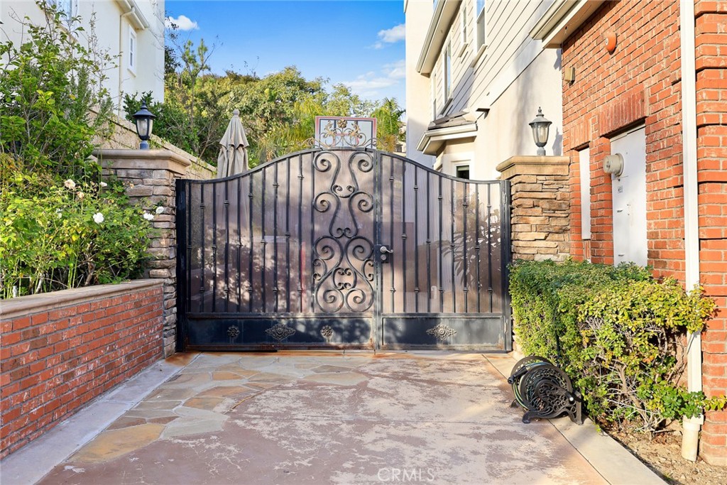 Vista Del Verde - Residential