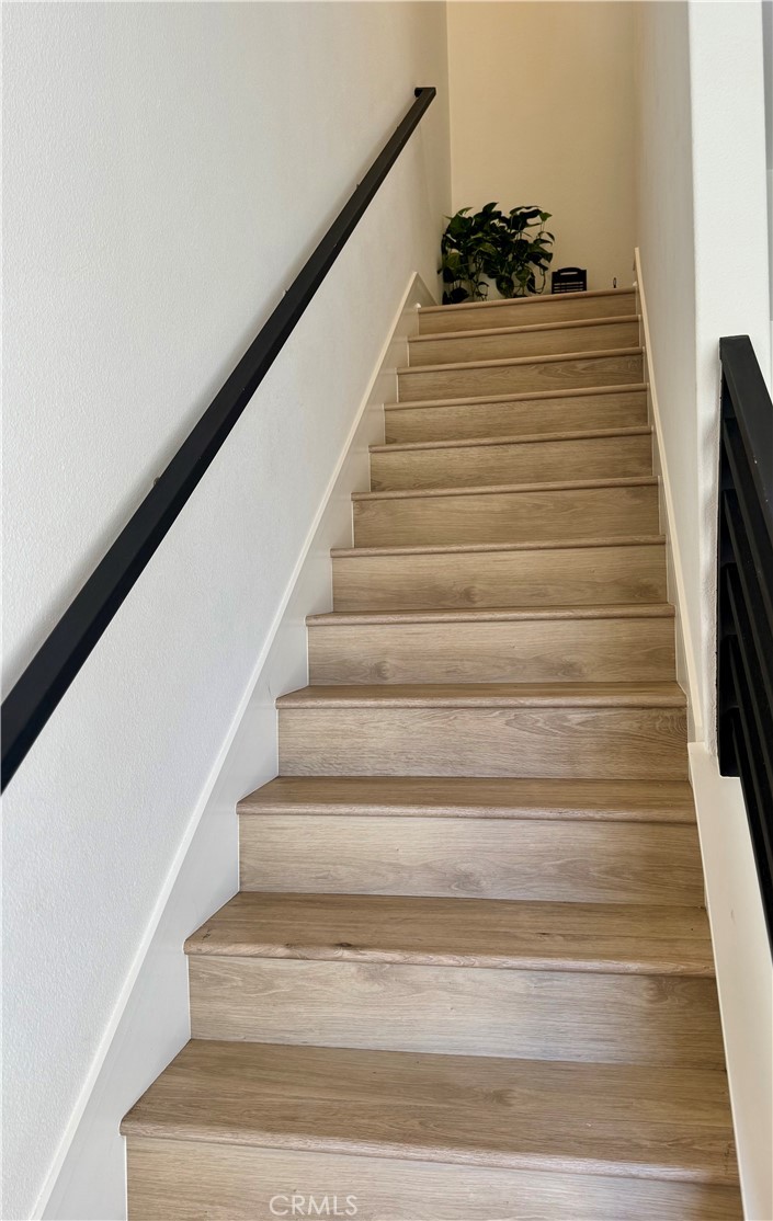 15946 Ellington