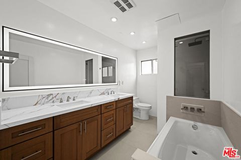 Photo of 136 S Palm Drive #301, Beverly Hills, CA 90212 (MLS # 26656755)