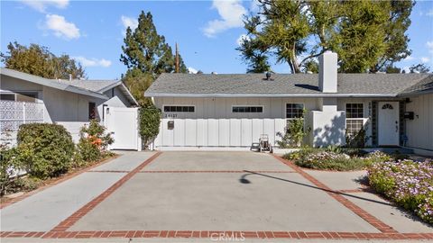 Photo of 20127 Citronia St, Chatsworth, CA 91311 (MLS # SR26039355)