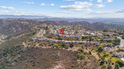Property photo of 2462 Bear Rock Gln, Escondido, CA 92026