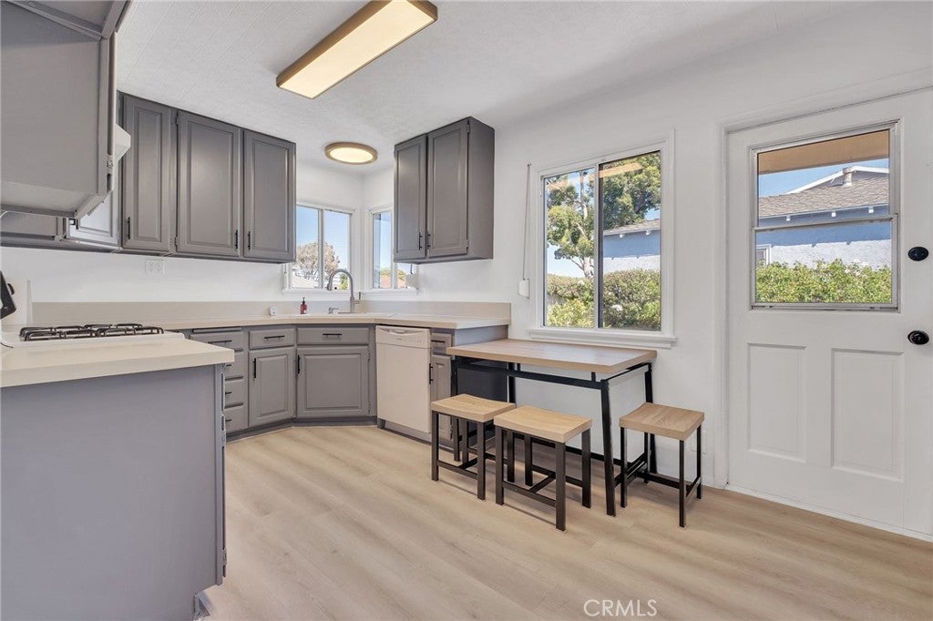 2616 W 154th