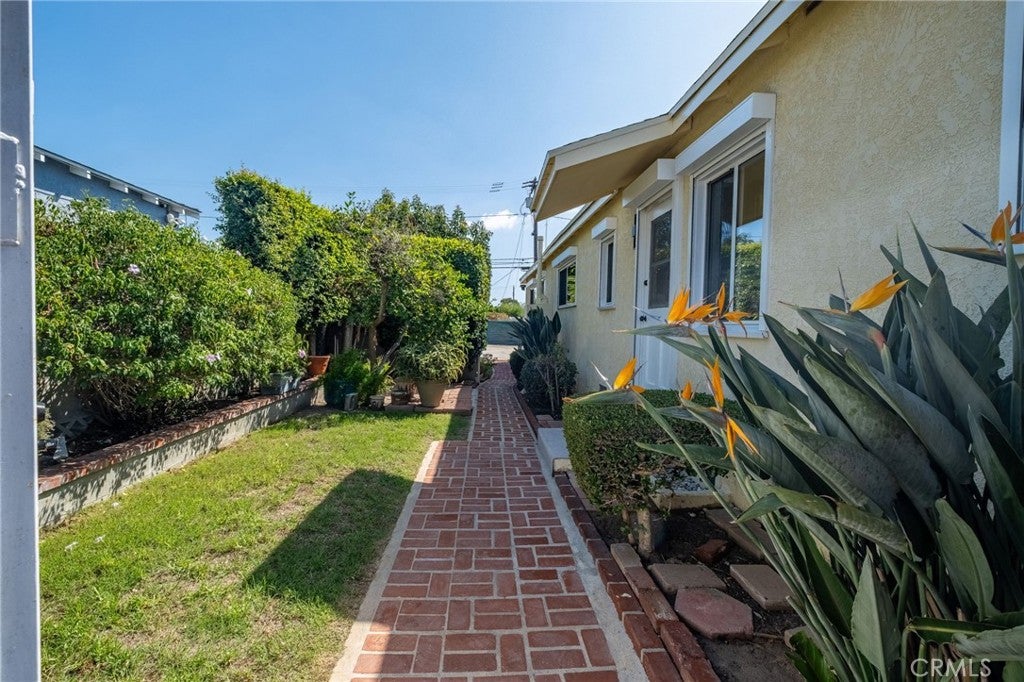 2616 W 154th