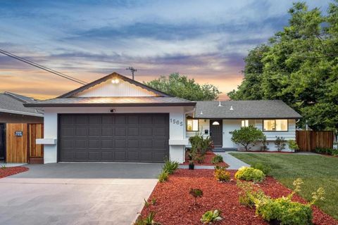 Photo of 1565 Willowdale Drive, San Jose, CA 95118 (MLS # ML82046093)