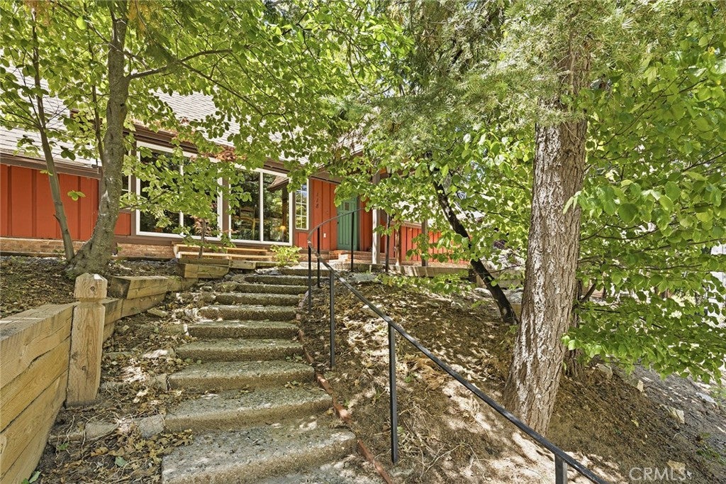 118 E Lane