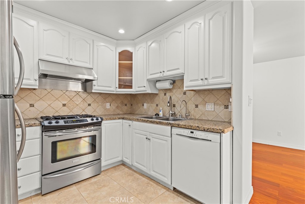 4732 Radford Avenue 8