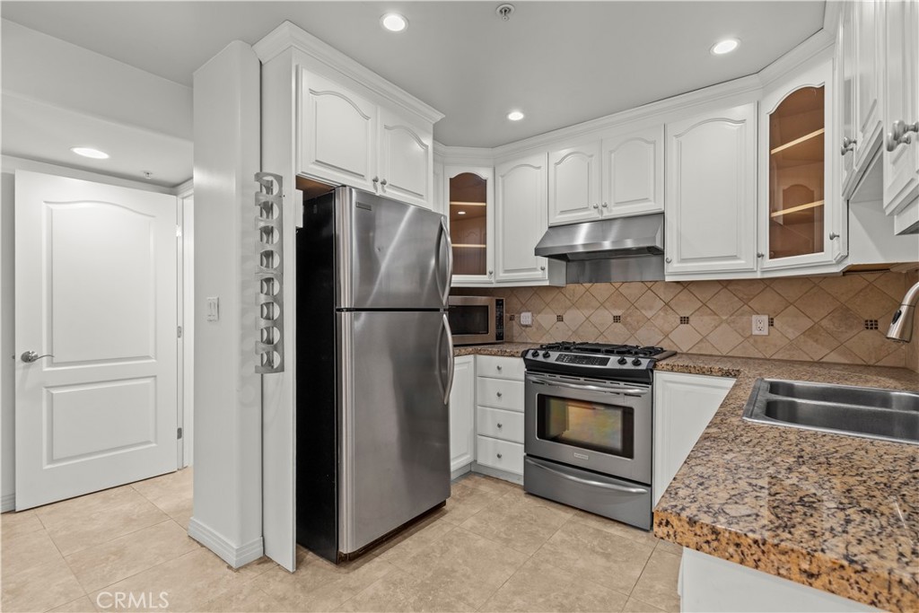 4732 Radford Avenue 8