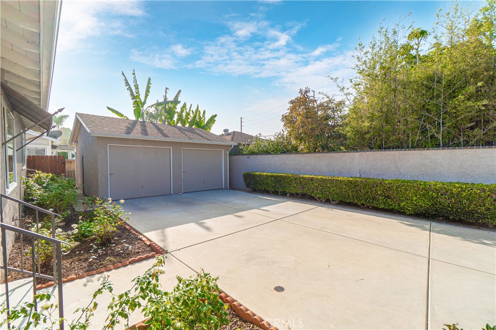 4006 E Vermont Street